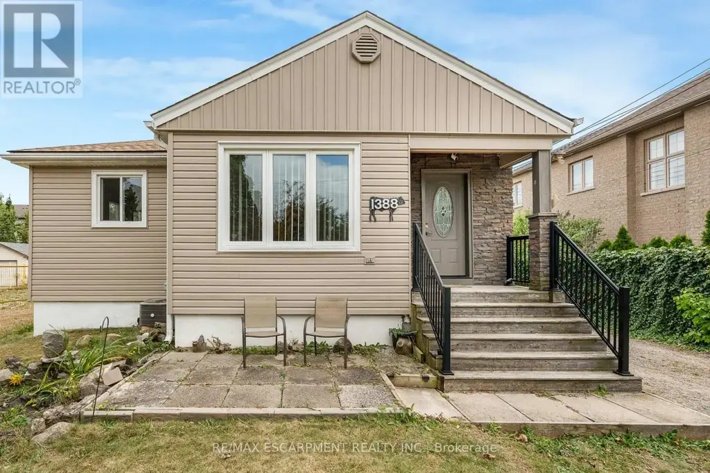 1388/1390 Leighland Road, Burlington (Freeman)