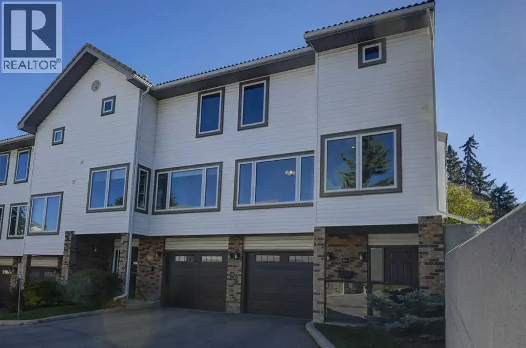 96 Coachway Gardens Sw, Calgary