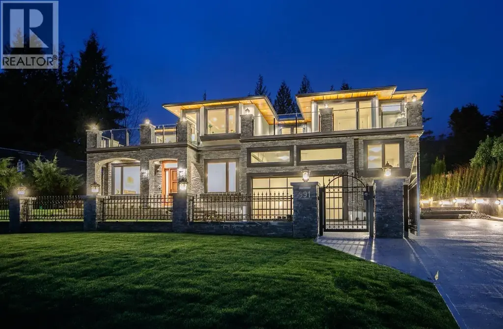 991 Cross Creek Rd, West Vancouver