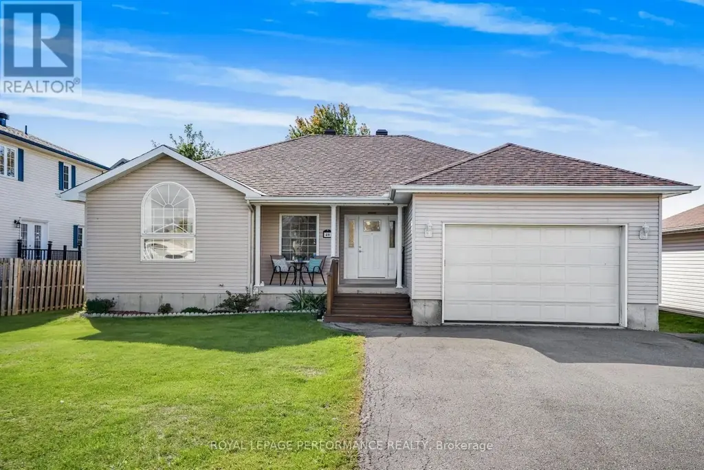 40 Lori Lane, North Dundas