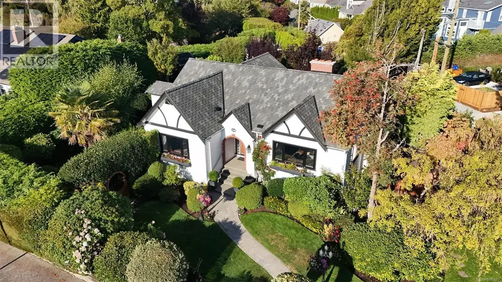 2390 Musgrave St, Oak Bay