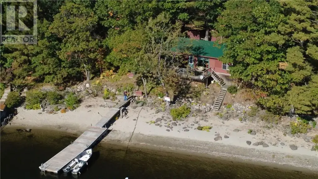 23 Four Mile Island, Alban