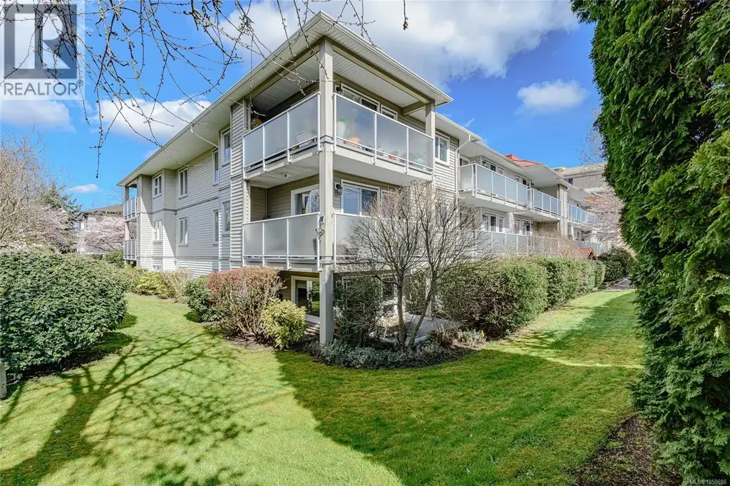 103 3180 Albina St, Saanich