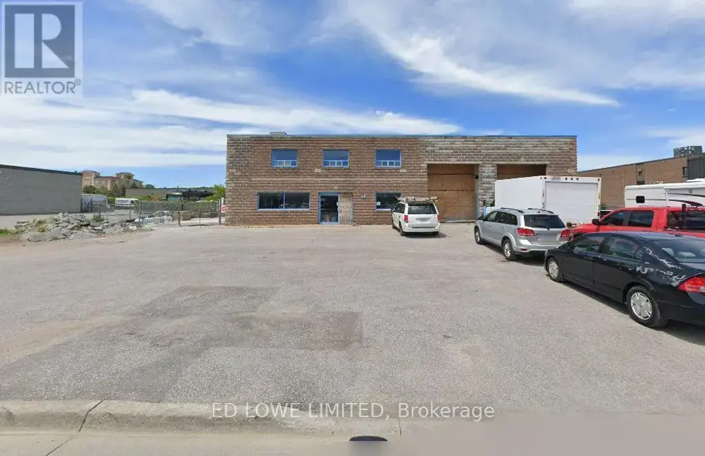 24 George Street, Barrie (400 North)