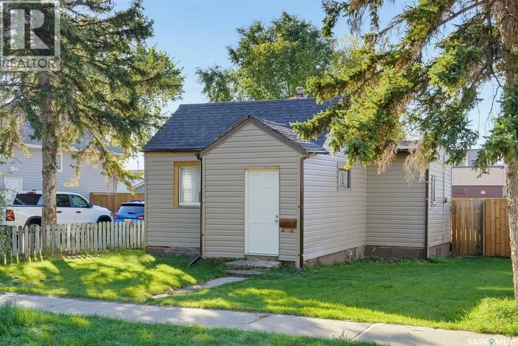 915 23rd Street W, Saskatoon