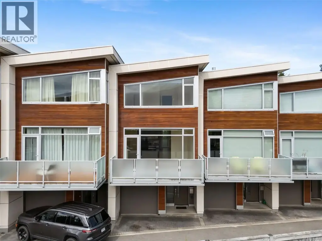 3 2830 Irma St, Victoria