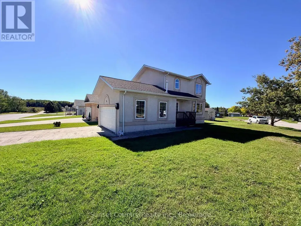 86 Mcmillan Avenue, Dryden (Edgewater Terrace)