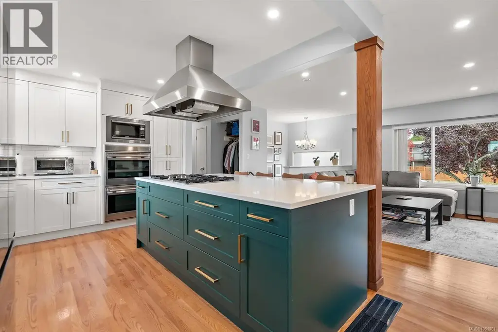 3988 Larchwood Dr, Saanich