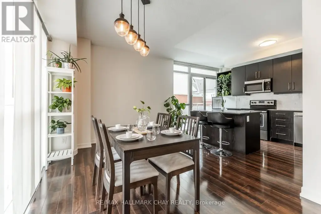 204 - 5101 Dundas Street W, Toronto (Etobicoke West Mall)