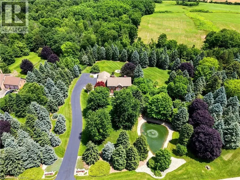 6 Hickory Hollow, Brant County