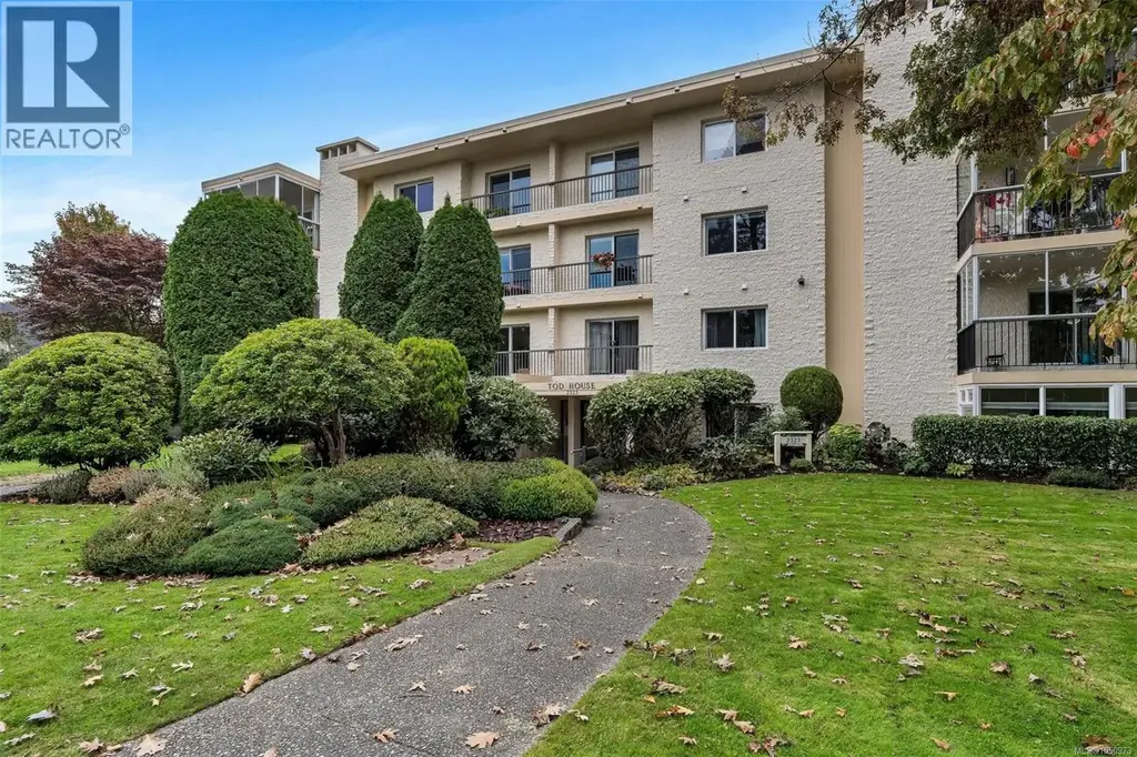 302 2323 Hamiota St, Oak Bay