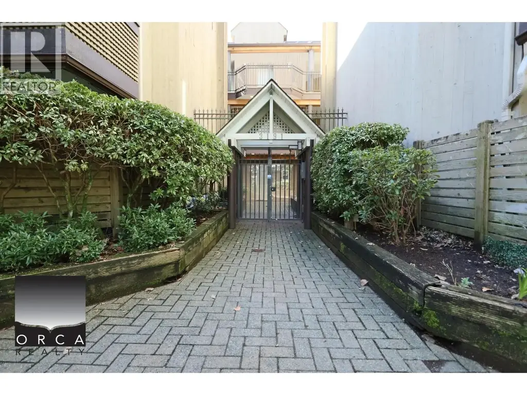 202 3191 Mountain Highway, North Vancouver