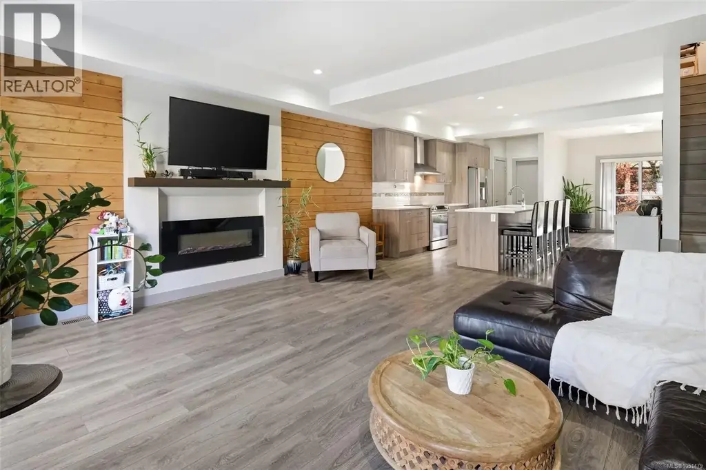 103 687 Strandlund Ave, Langford