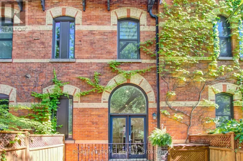 2 - 41 Spruce Street, Toronto (Cabbagetown-South St. James Town)