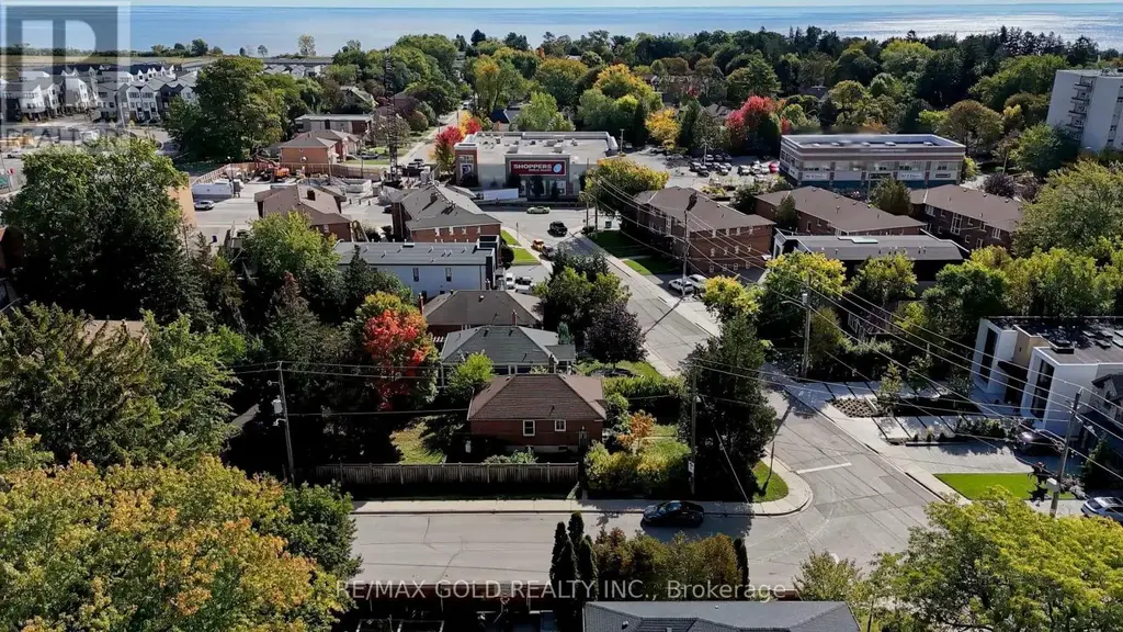 11 Pine Avenue N, Mississauga (Port Credit)