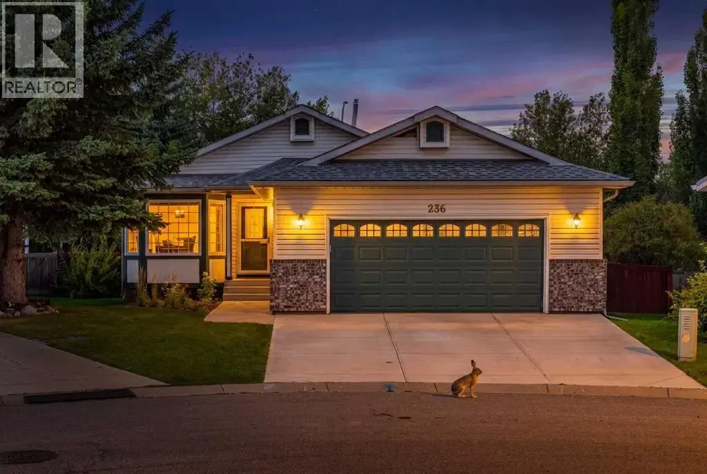 236 Edgebrook Gardens Nw, Calgary