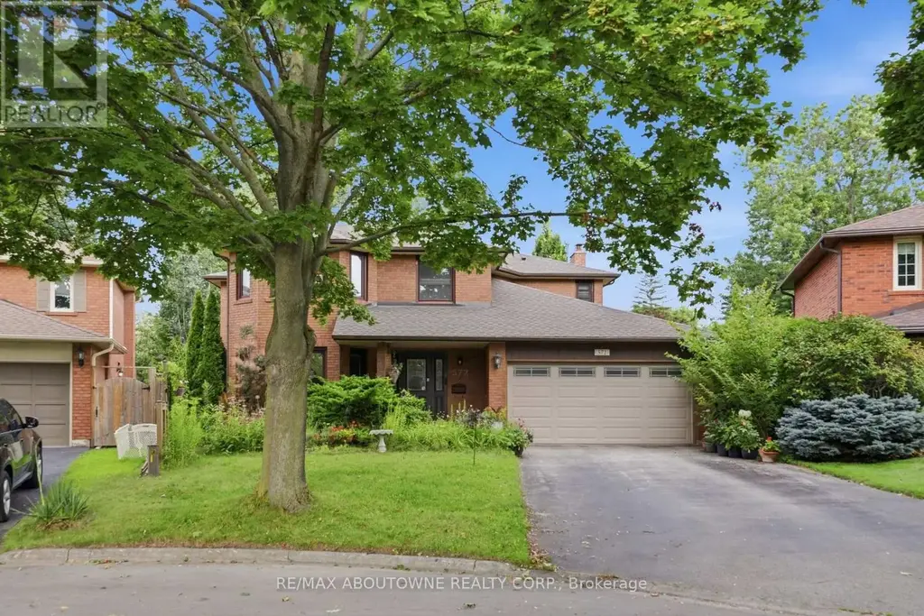572 Harmony Avenue, Burlington (Roseland)
