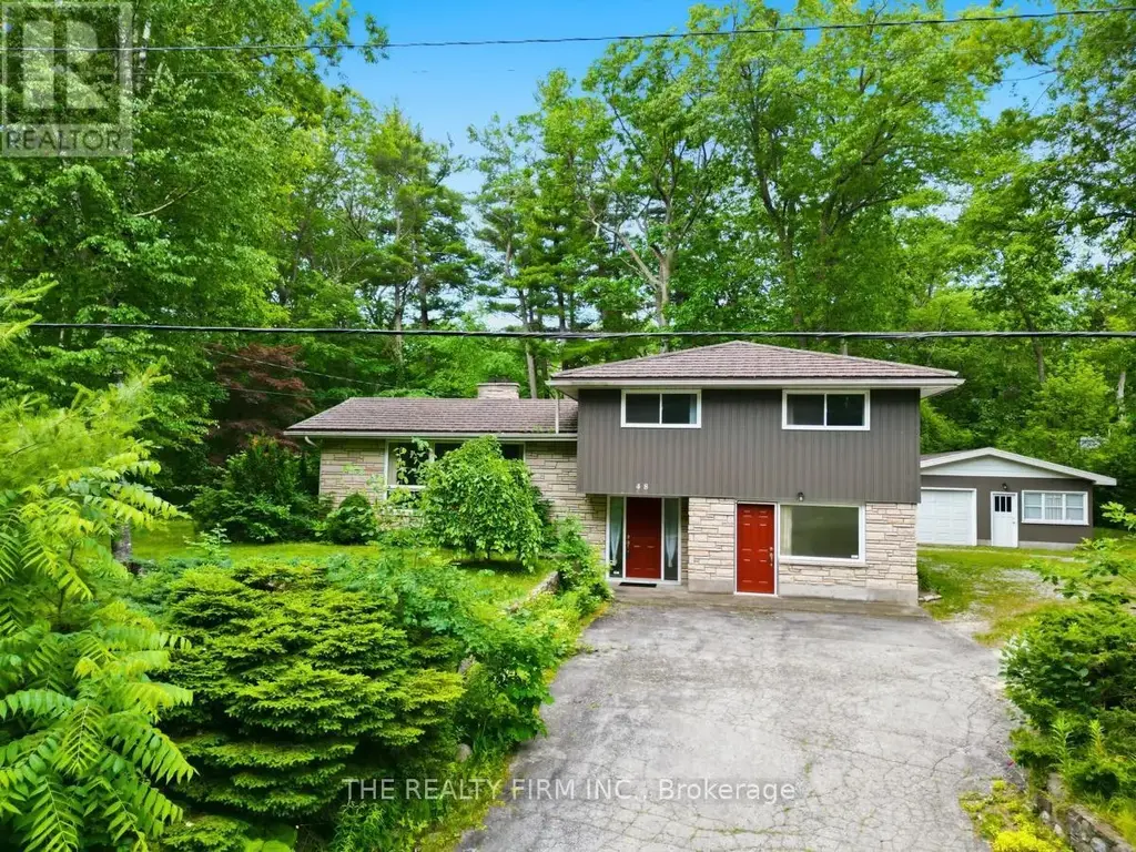 48 Lake Road, Lambton Shores (Grand Bend)