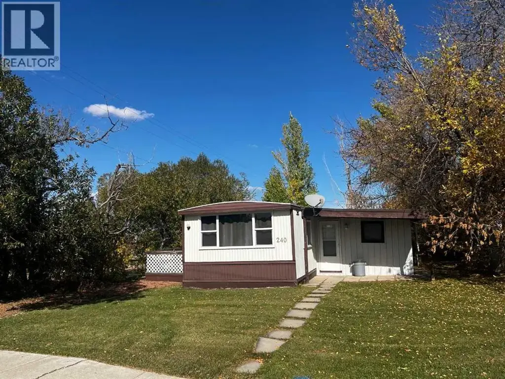 240 2 Avenue W, Hussar