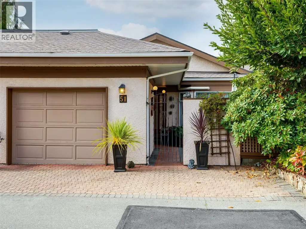 51 901 Kentwood Lane, Saanich
