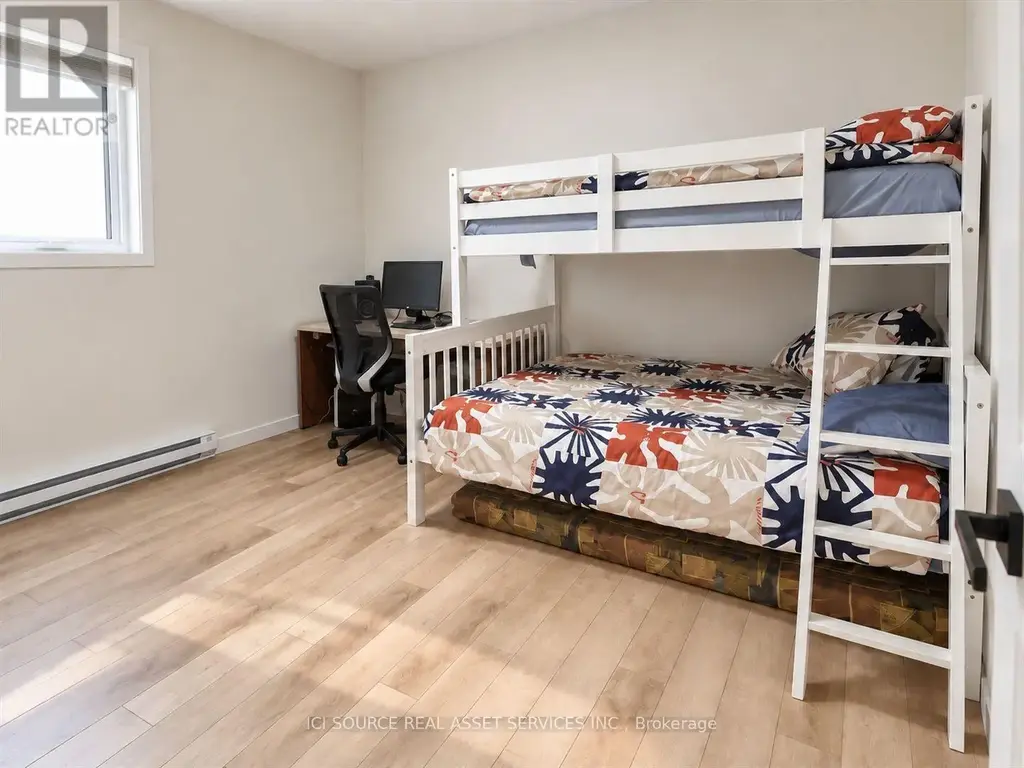 1221 Meadowlands Drive E, Ottawa
