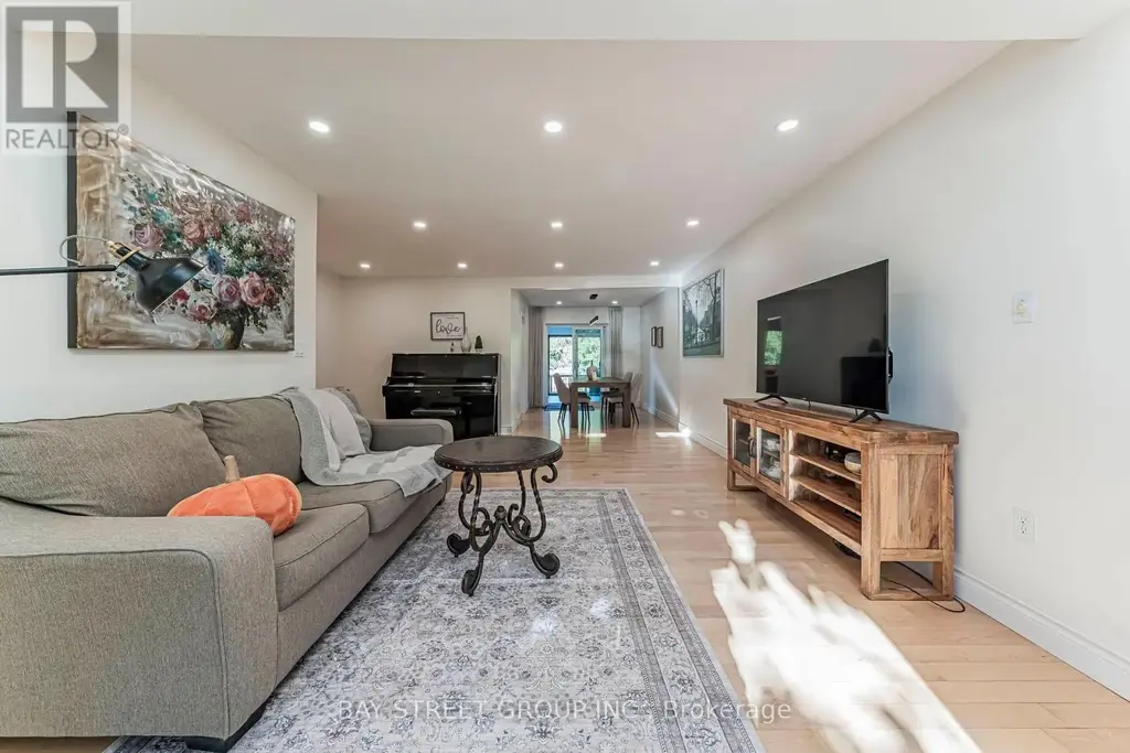 1111 Kent Avenue, Oakville (CP College Park)