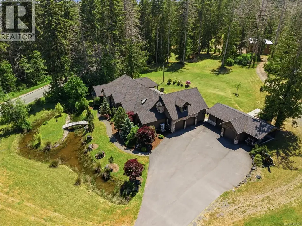 990 View Rd, Qualicum Beach