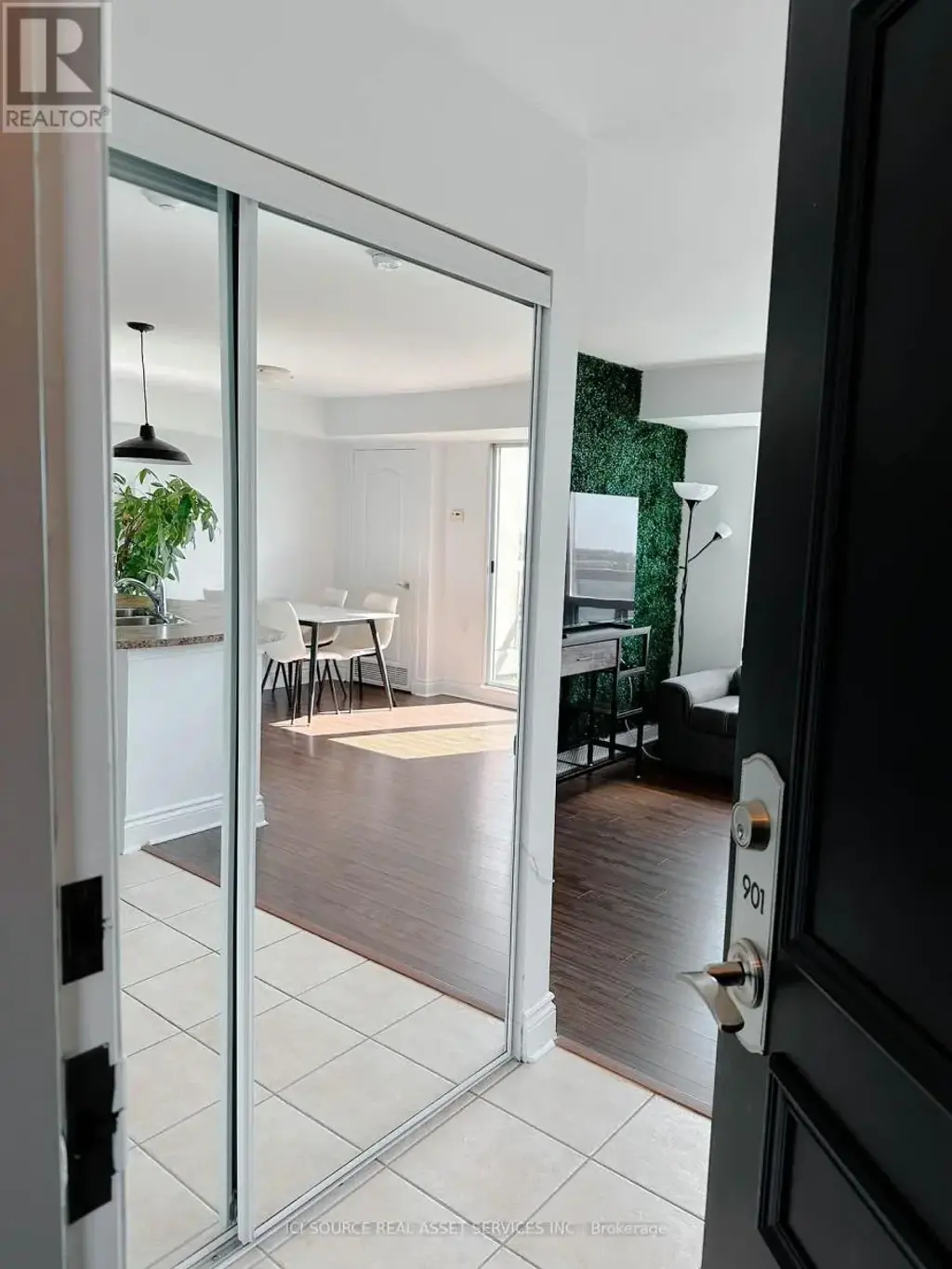 901 - 935 Sheppard Avenue W, Toronto (Clanton Park)