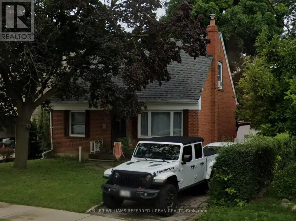 32 Amesbury Drive, Toronto (Brookhaven-Amesbury)