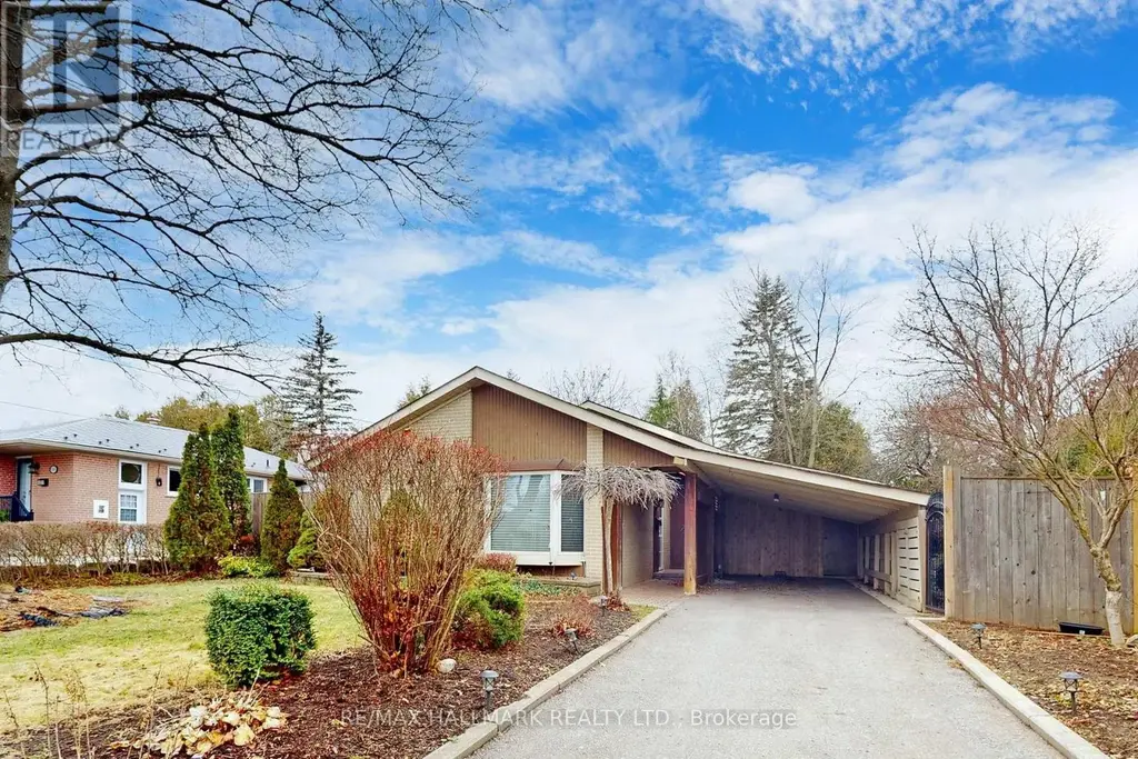 16 Knowles Crescent, Aurora (Aurora Heights)