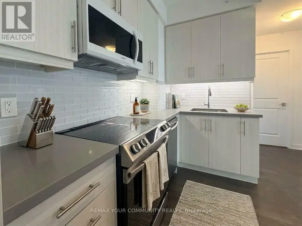 1809 - 75 Oneida Crescent, Richmond Hill (Langstaff)