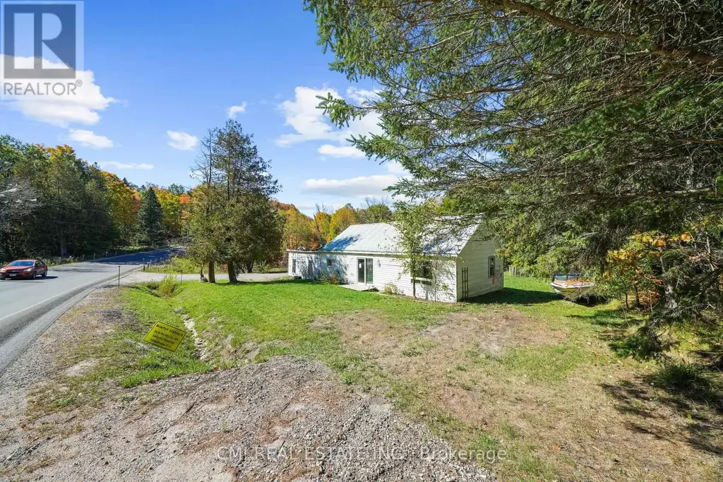 1093 South Lake Road, Minden Hills (Snowdon)