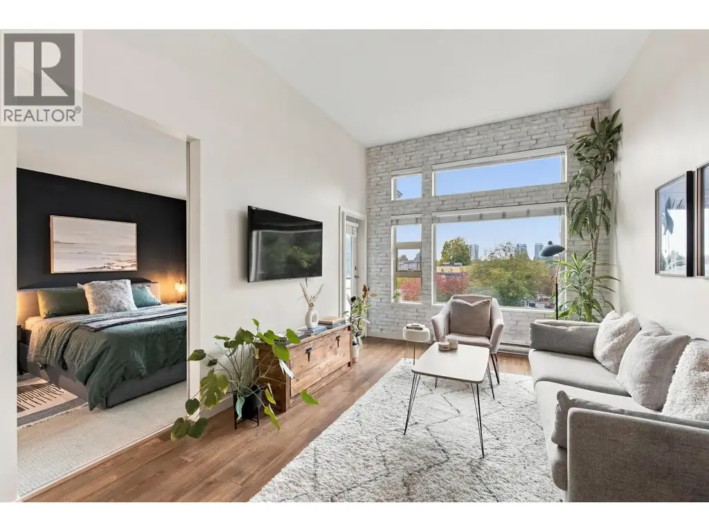 504 1677 Lloyd Avenue, North Vancouver
