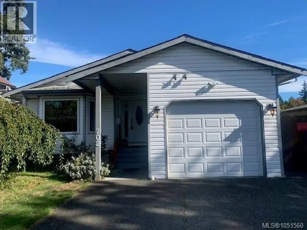 702 Hamilton Ave, Nanaimo