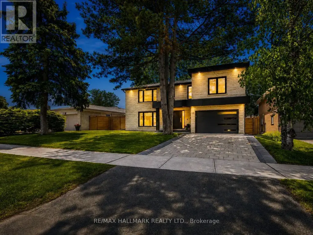 30 Kellythorne Drive, Toronto (Parkwoods-Donalda)