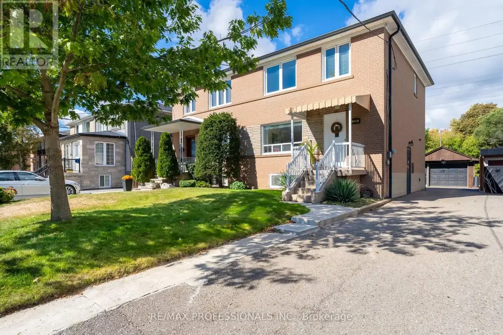 228 Eileen Avenue, Toronto (Rockcliffe-Smythe)
