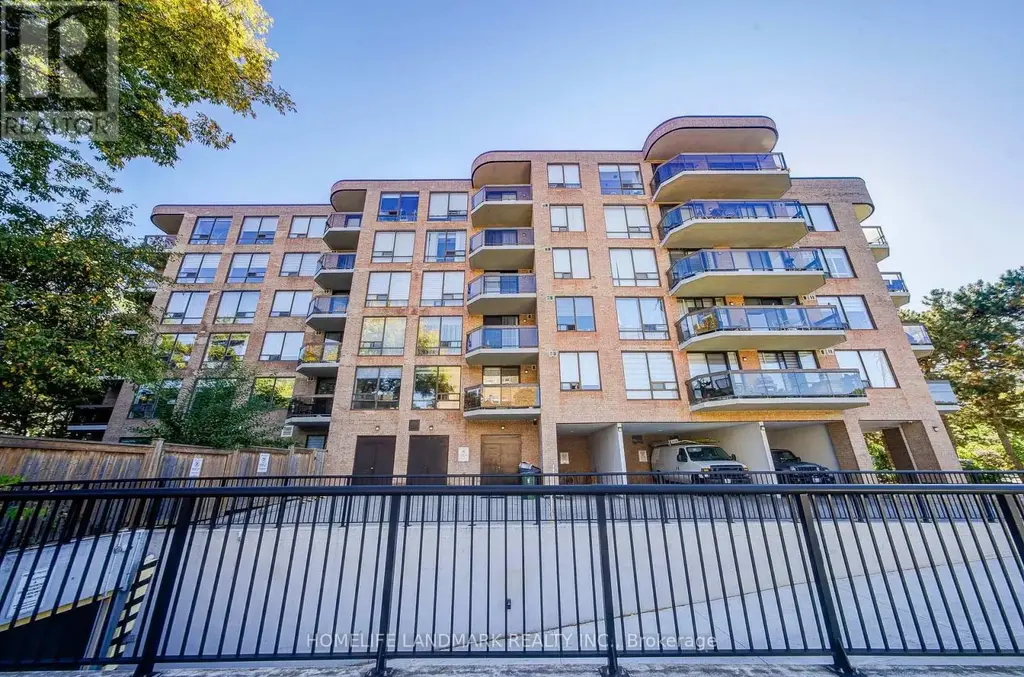 301 - 96 Fifeshire Road, Toronto (St. Andrew-Windfields)