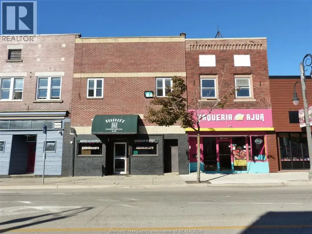 27 Erie Street South, Leamington