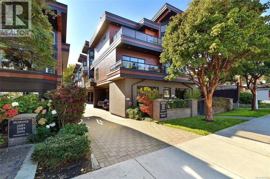 206 2589 Penrhyn St, Saanich