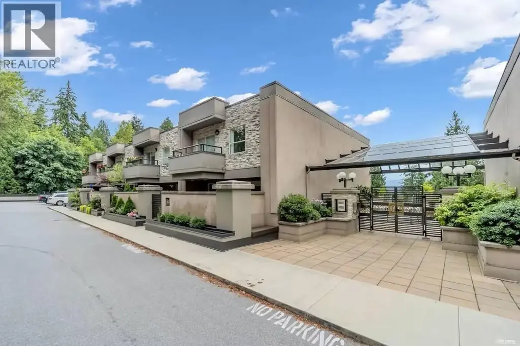 207 1500 Ostler Court, North Vancouver