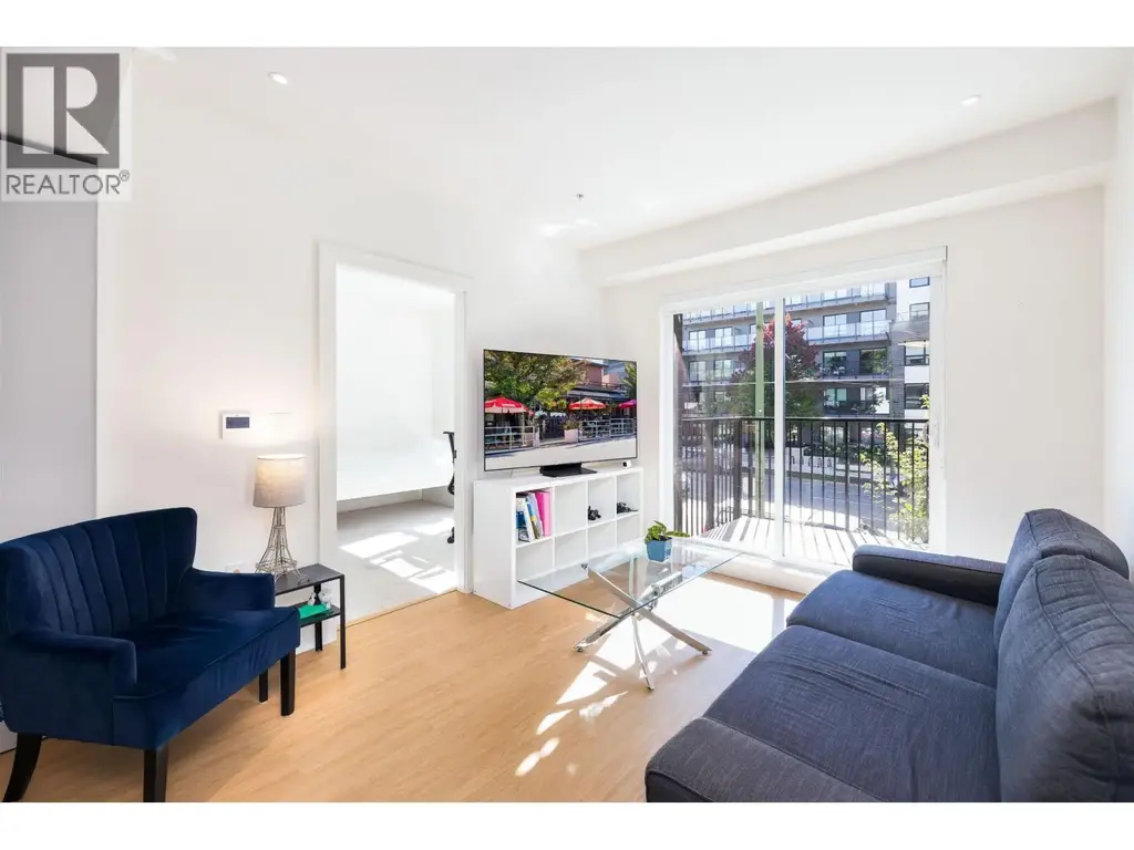 204 2235 E Broadway Street, Vancouver