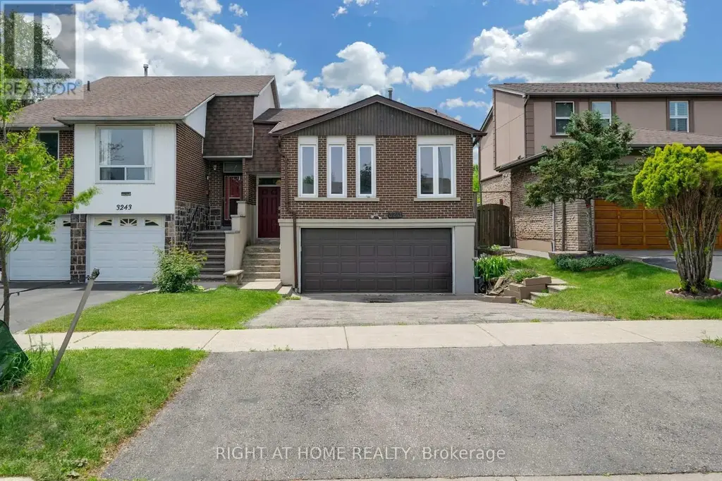 3241 Mccarthy Court, Mississauga (Applewood)