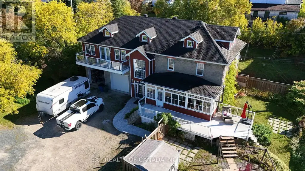 284 Fifth Avenue, Cochrane