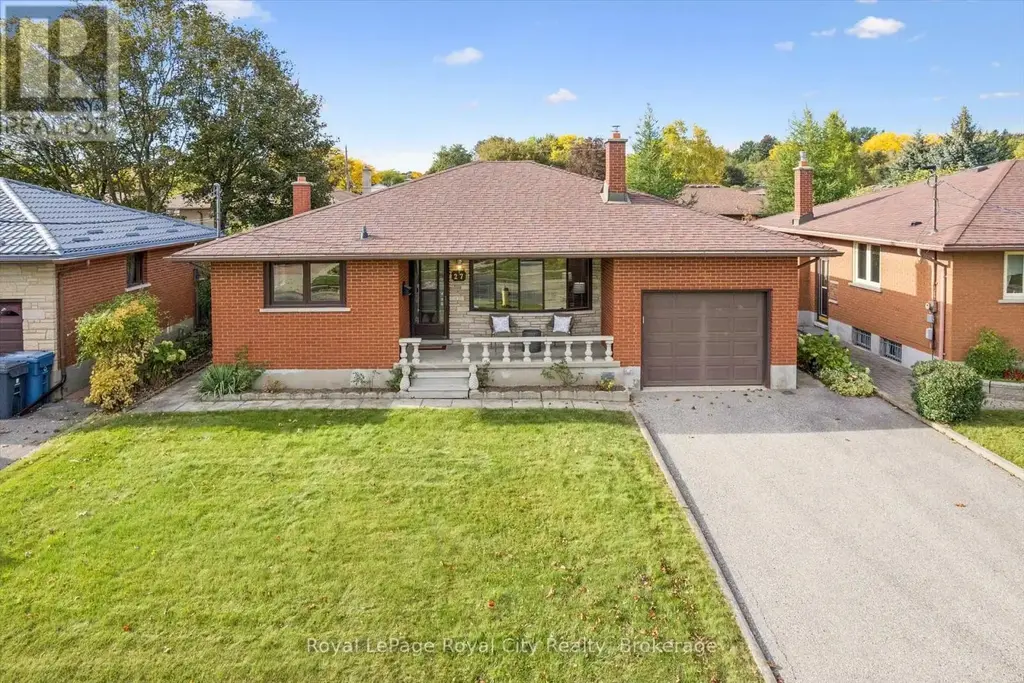 27 Palermo Crescent, Guelph (Grange Road)