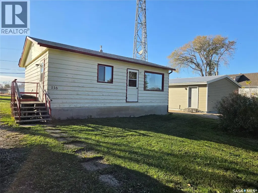 116 First Street E, Pelly