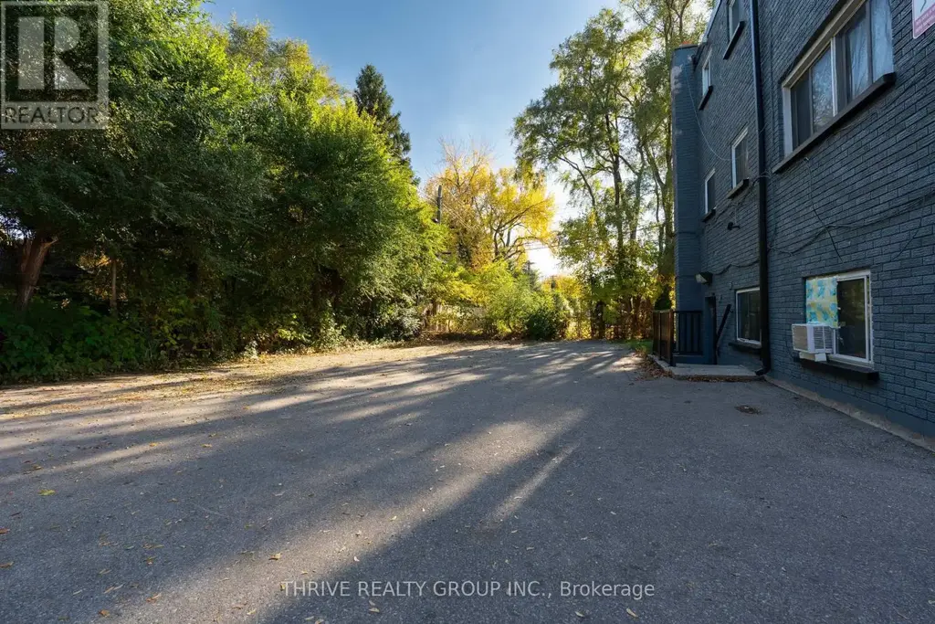 3 - 153 Godfrey Drive E, London East (East D)