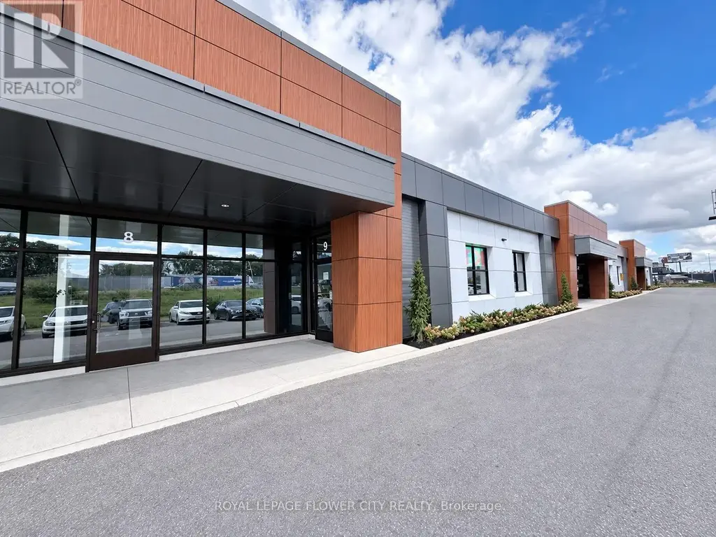 9 - 37 Stoffel Drive, Toronto (West Humber-Clairville)