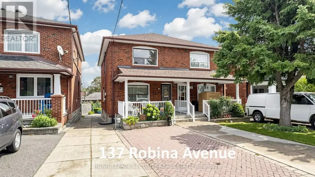 137 Robina Avenue, Toronto (Oakwood Village)