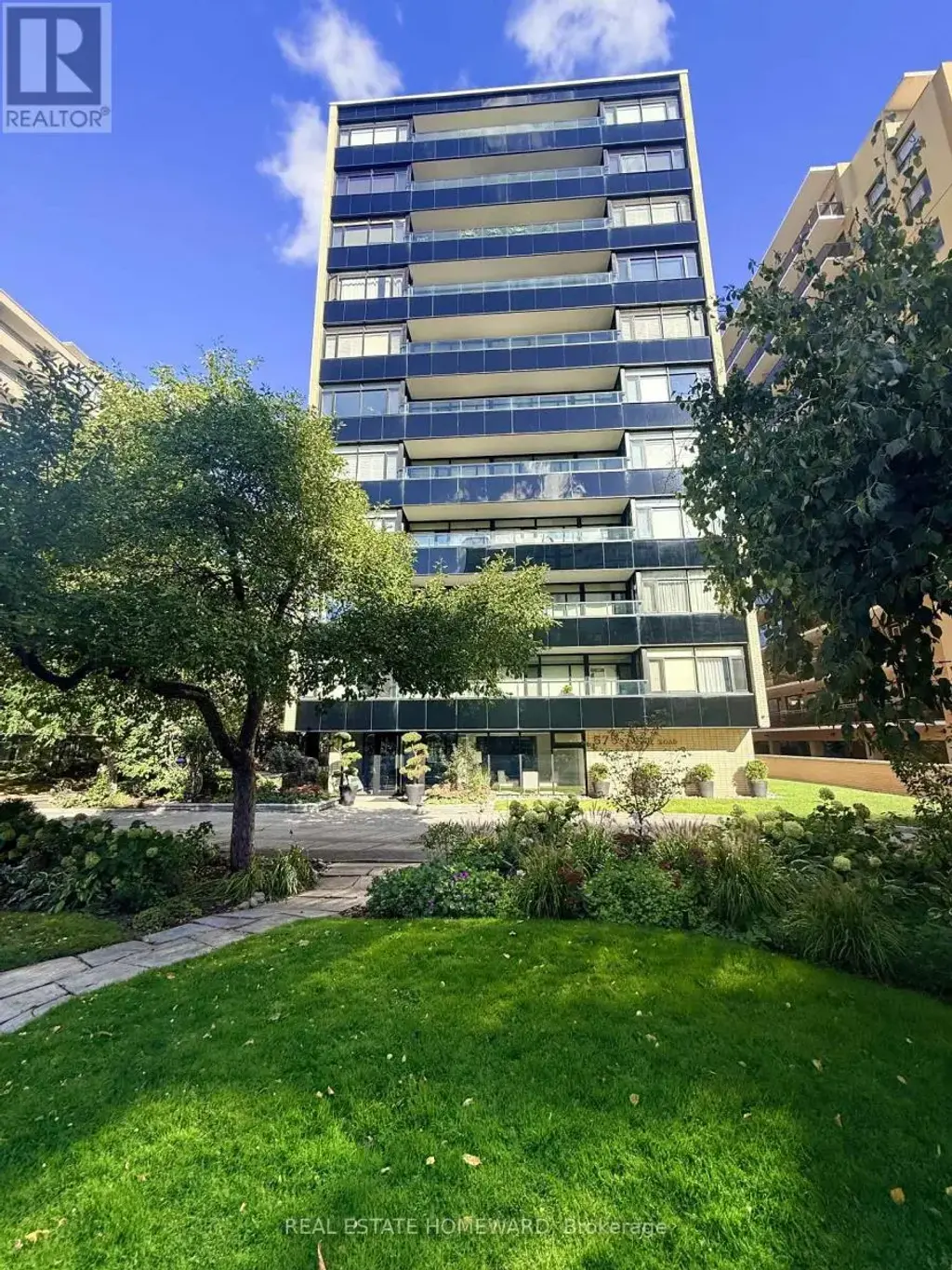 203 - 575 Avenue Road, Toronto (Yonge-St. Clair)
