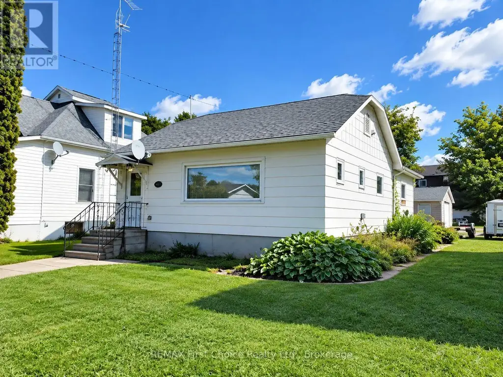 216 Second Street Street, Rainy River